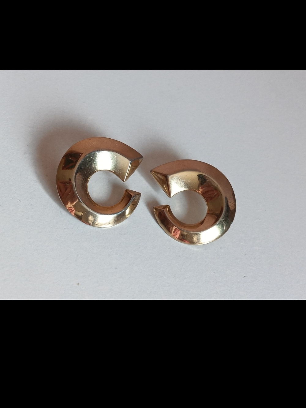 Vintage Gold Tone Chunky Open Circle Structural Design Earrings